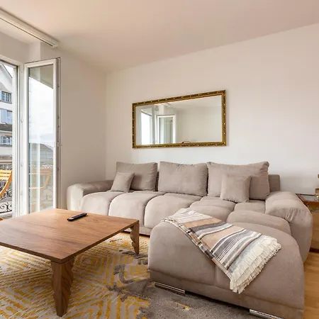 Kaya 4a - Downtown 2br With Balcony Apartment *