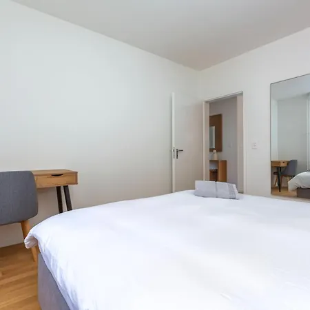 Kaya 4a - Downtown 2br With Balcony Apartment