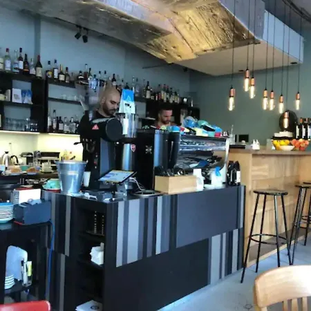 Kaya 4a - Downtown 2br With Balcony