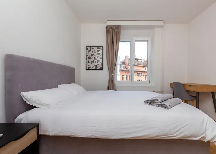 Kaya 4a - Downtown 2br With Balcony 아파트