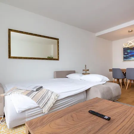 Kaya 4a - Downtown 2br With Balcony Апартаменты *