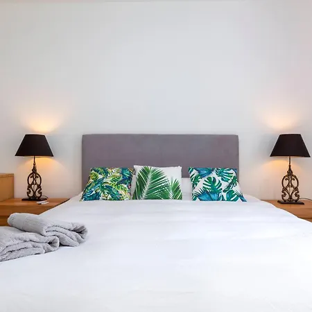 Апартаменты Kaya 4a - Downtown 2br With Balcony