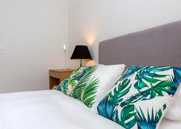 Kaya 4a - Downtown 2br With Balcony *