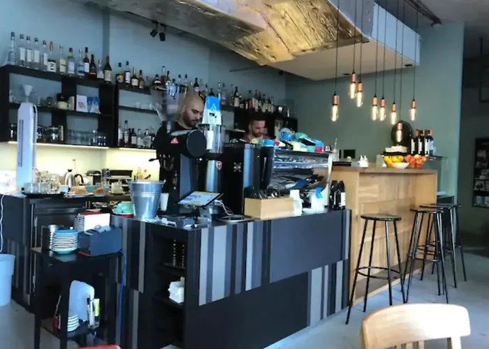 Kaya 4a - Downtown 2br With Balcony