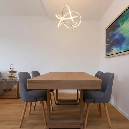 Kaya 4a - Downtown 2br With Balcony شقة زيورخ