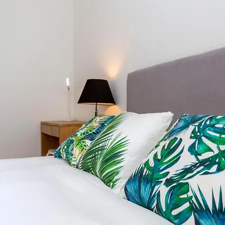 Kaya 4a - Downtown 2br With Balcony *