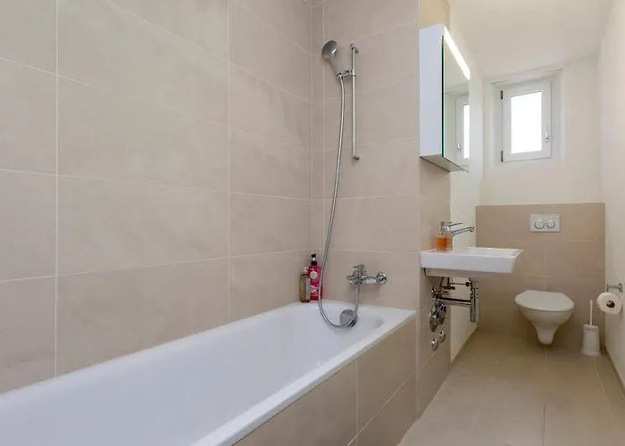 Kaya 4a - Downtown 2br With Balcony